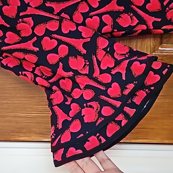 Karl Lagerfeld Top featuring the Eiffel Tower and hearts. Size S - Picture 2 of 7